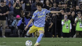 美国中场新星亚伦森以21岁之龄完成转会，正式加盟科罗拉多急流队