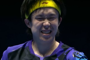 心理优势连下四五局！王楚钦3-2逆转科顿，国乒半决赛1-0领先法国
