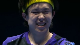 心理优势连下四五局！王楚钦3-2逆转科顿，国乒半决赛1-0领先法国