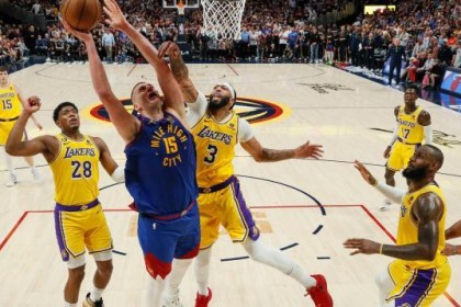 大逆转功亏一篑！湖人首战告负却找到赢球密码？