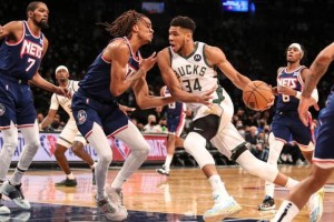 开云体育下载-巨星对决字母哥力压KD 常规赛MVP又在朝他招手？